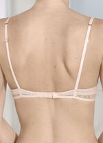 Triuimph push-up-bh med bygel i fin elastisk spets 