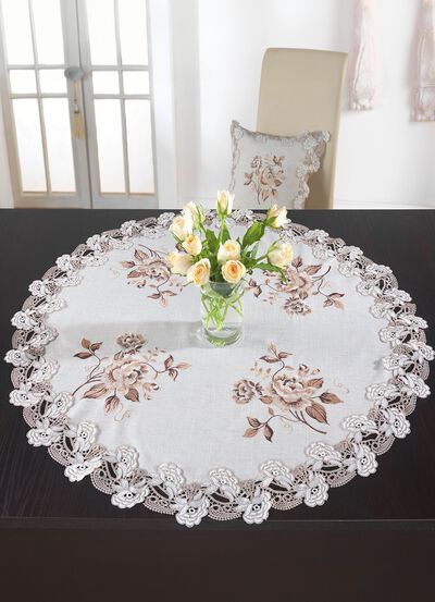 Bords- och rumsdekoration med spetsb&aring;rd 