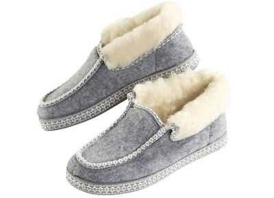 Tofflor med halkskyddande gummislitsula 