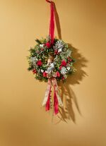 V&auml;ggkrans med &auml;ngel av polyresin 