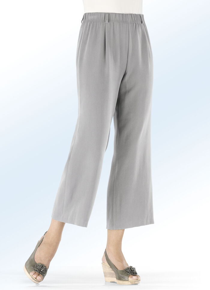 Byxor i aktuell, f&ouml;rkortad l&auml;ngd LJUSGR&Aring;