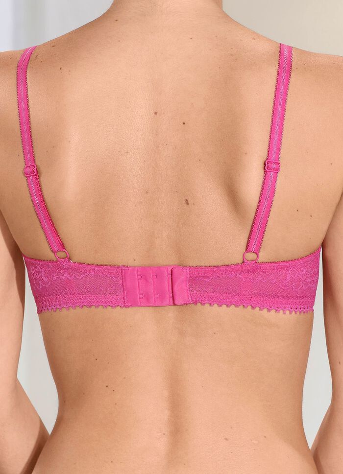 Nina by C. BH med f&ouml;rformade kupor 