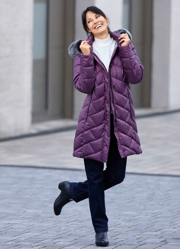 Kort kappa med avtagbar fuskp&auml;lskant 