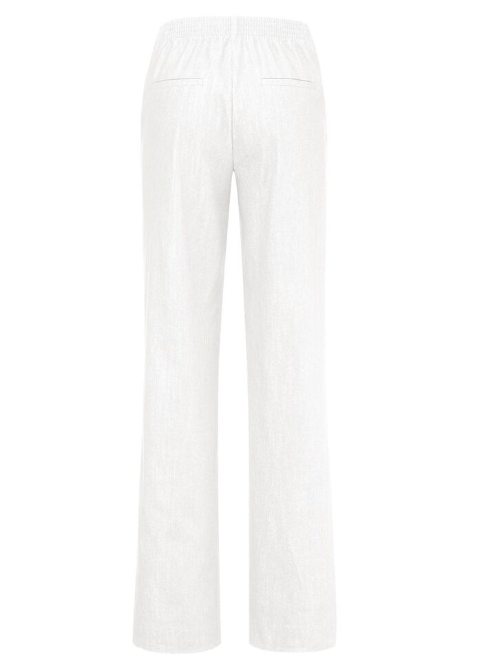 Jeans med l&auml;tt utsv&auml;ngda ben 