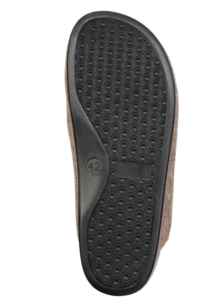 Bekv&auml;ma herrtofflor av ullfilt 