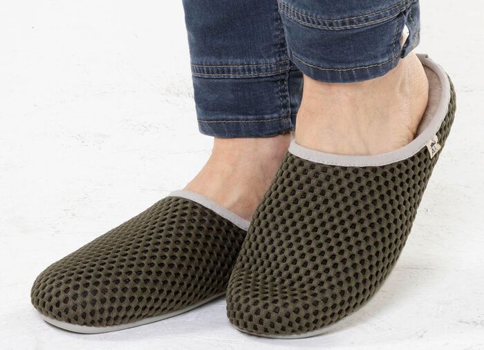 L&auml;tta herrtofflor med uttagbar fotb&auml;dd KHAKI