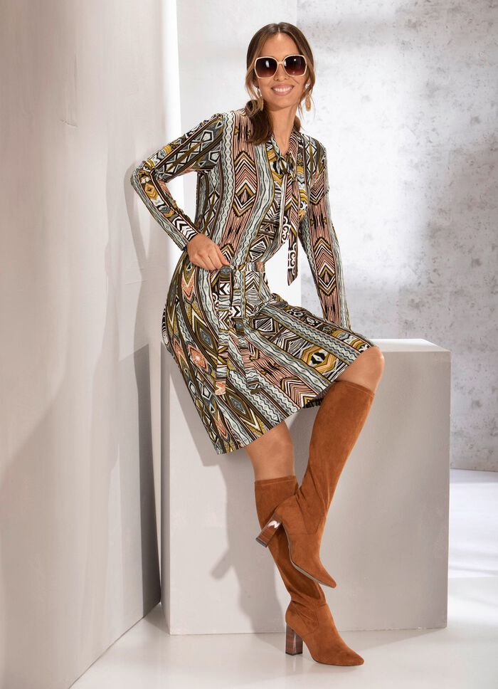 Kl&auml;nning med knytsk&auml;rp 