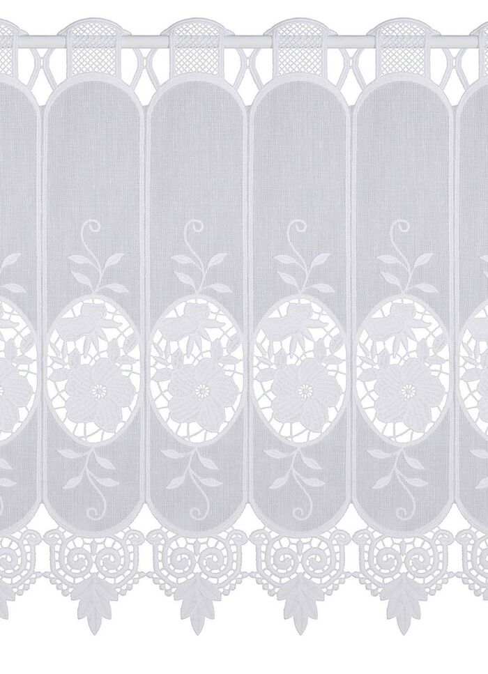 Kort gardin med blommor i makram&eacute;spets 