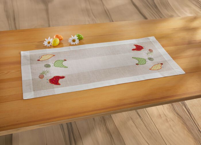 Bords- och rumsdekoration med genomarbetade applikationer 