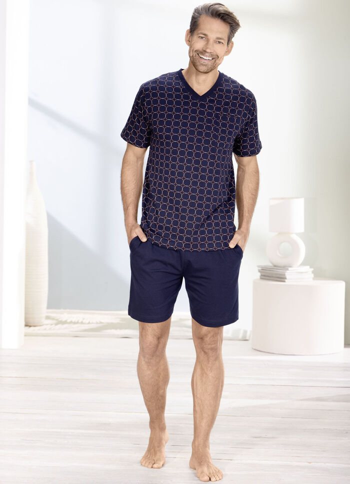 Shorty med helt&auml;ckande design och V-ringning 