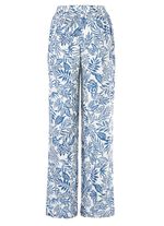 Byxor i moderiktig bredd 