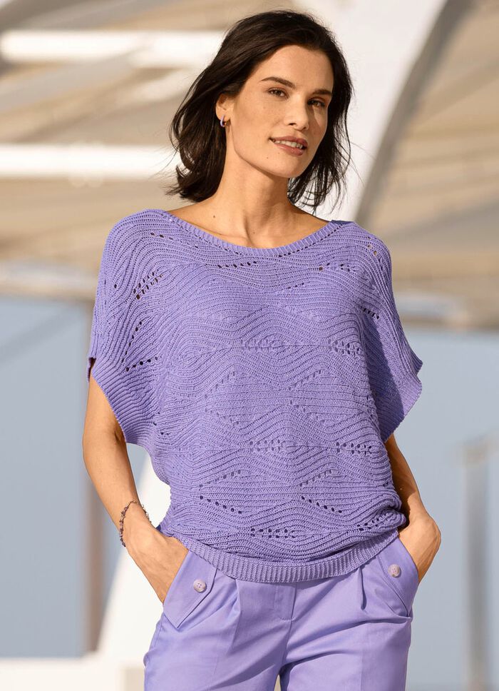 Tr&ouml;ja i tv&auml;rstickad design 