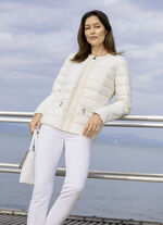 Jacka med dekorativ p&auml;rlkant 