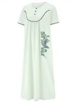 Vadl&aring;ng nattlinne med knappsl&aring; och korta &auml;rmar 