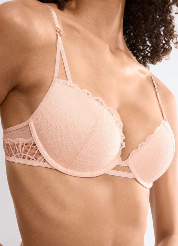 Triuimph push-up-bh med bygel i fin elastisk spets 