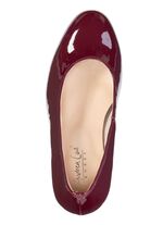 Andrea Conti, eleganta dampumps, tillverkade av gl&auml;nsande lackmaterial BORDEAUX