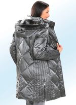 Kort kappa med figurv&auml;nlig l&auml;ngsg&aring;ende quiltning 