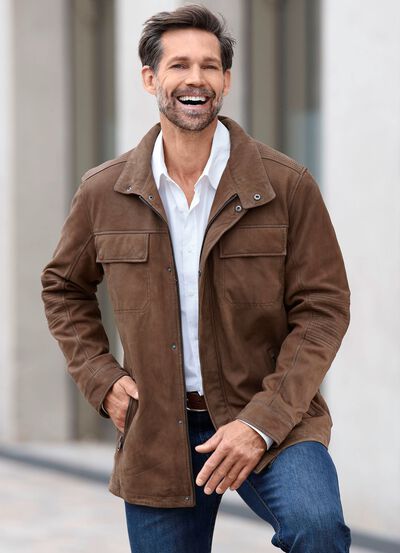 L&auml;derjacka med br&ouml;stfickor 