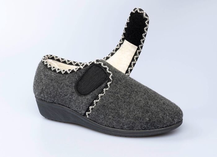 Mysiga tofflor med fluffigt innerfoder GR&Aring;