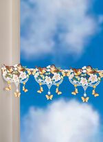 Fj&auml;drande stolpdekor i Plauens spets 