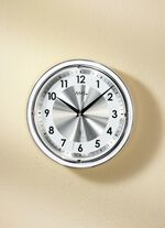 V&auml;ggklocka med radiostyrt urverk 