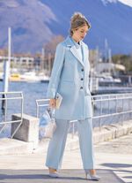 Kort kappa med slagkrage LJUSBL&Aring;