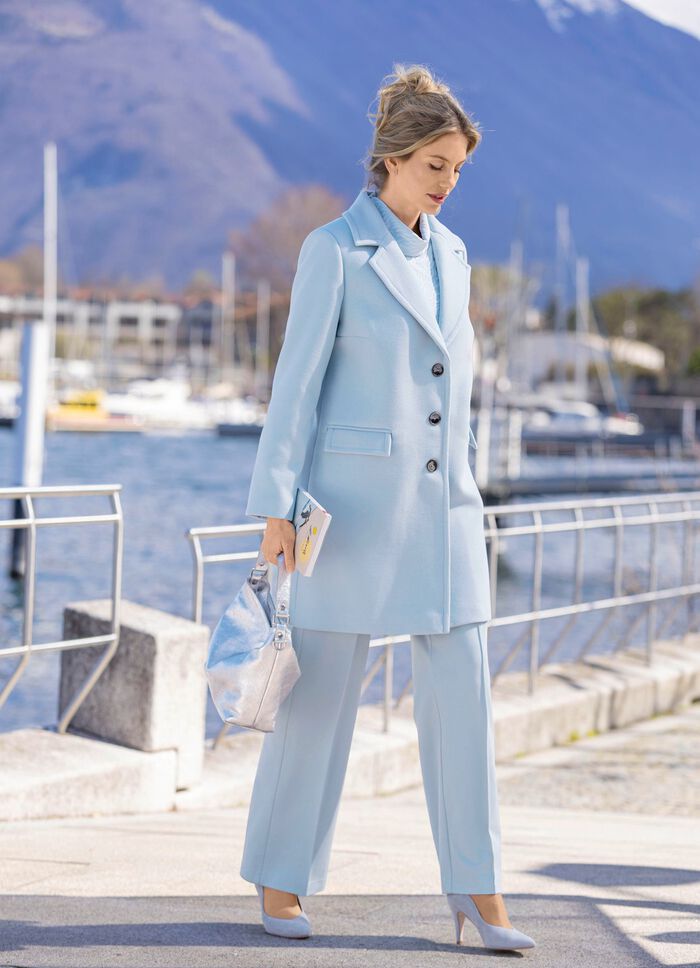 Kort kappa med slagkrage LJUSBL&Aring;