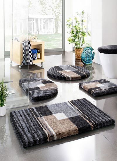 Badrumsset med halkh&auml;mmande baksida 