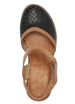 Tvillingsandal av perforerat nappal&auml;der av kohud 