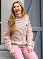 Tr&ouml;ja med eleganta p&auml;rltofsar 