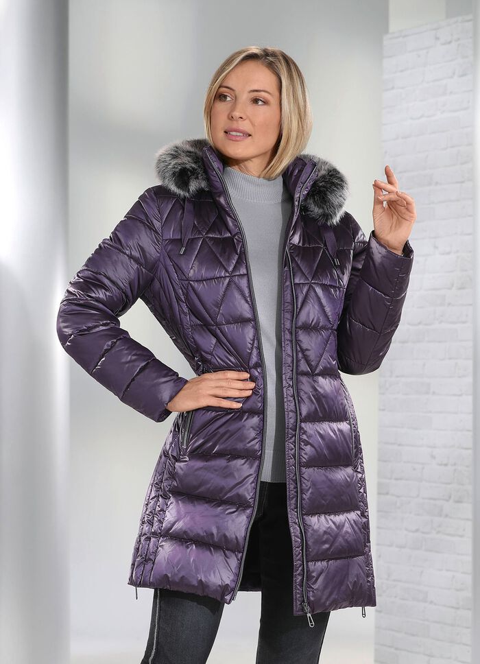 Kort rock med sidos&ouml;mmar 