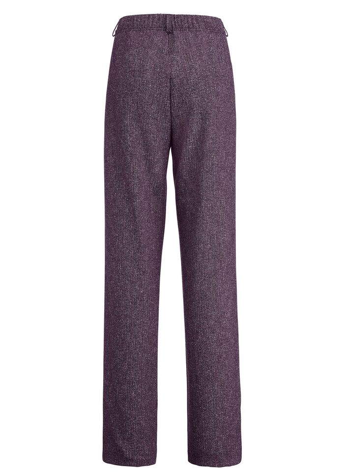 Byxor i moderiktig bredd 