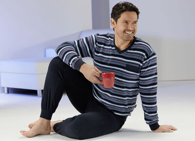 Pyjamas i stretchfrotté med muddar, V-ringning och garnfärgat randmönster, , large