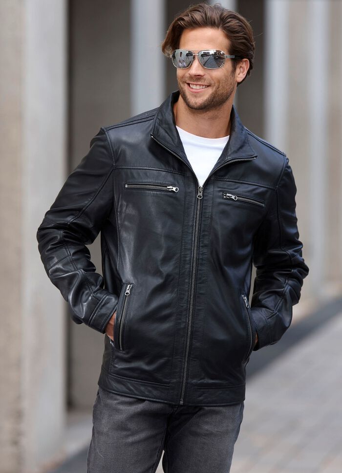 Kort skinnjacka med innerfickor 