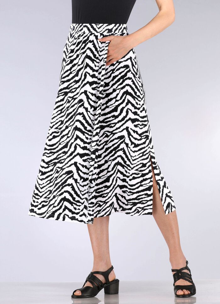 Kjol med en intressant omlottlook 