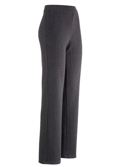 N&aring;lstrecksbyxor i moderiktig bredd 