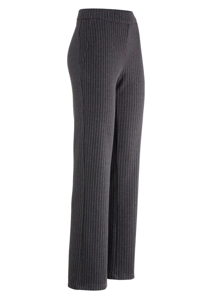 N&aring;lstrecksbyxor i moderiktig bredd 