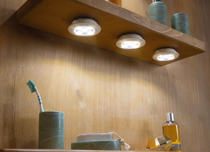 Universellt anv&auml;ndbar LED-lampsats 