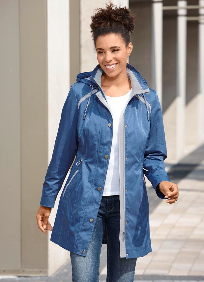 L&aring;ng jacka med upprullade &auml;rmar 