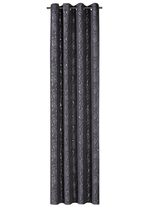 Gardin med vacker rosdesign 