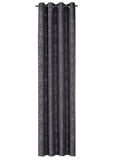 Gardin med vacker rosdesign 