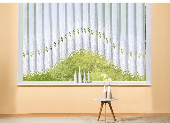 C-formad spetsgardin med h&ouml;gkvalitativt Plauener-broderi 