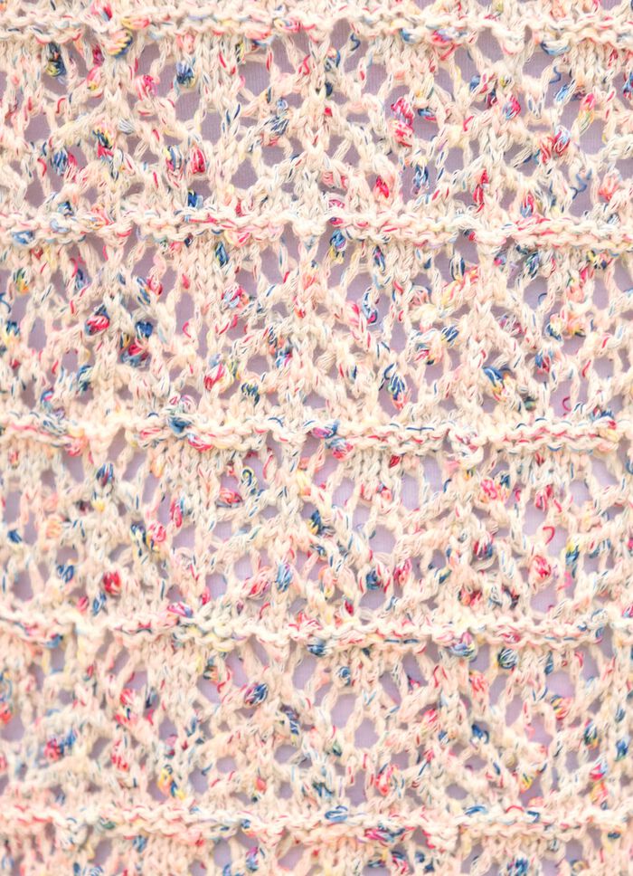 Tr&ouml;ja tillverkad av h&ouml;gkvalitativt garn med flerf&auml;rgseffekt 