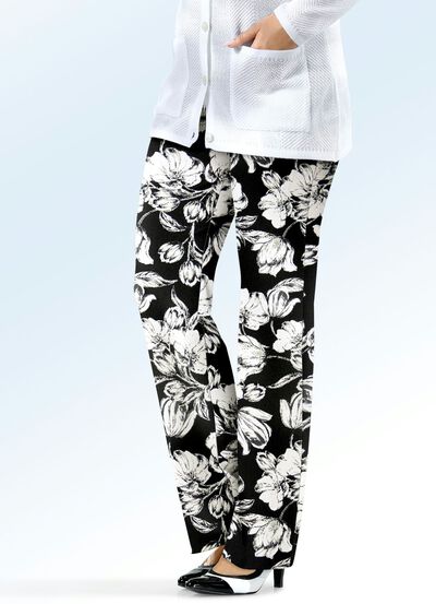 Byxor i moderiktig bredd 