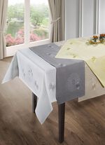 Bords- och rumsdekoration med genomarbetade broderier 