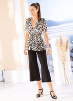 Charmig blus med omlott look 