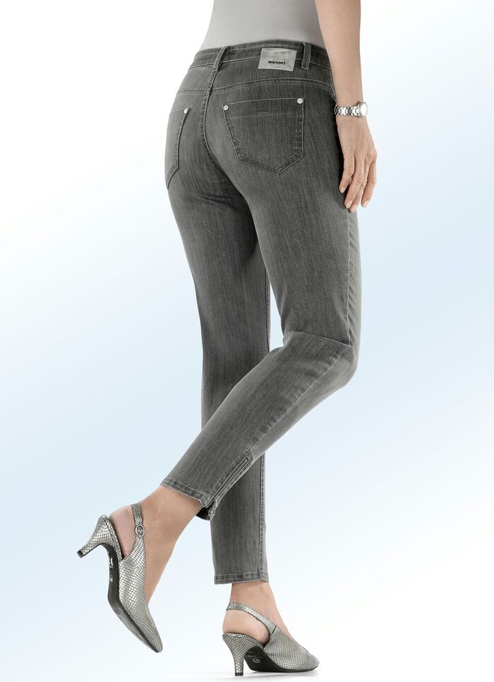 Magiska jeans med moderiktiga dragkedjor vid &auml;rmslut 