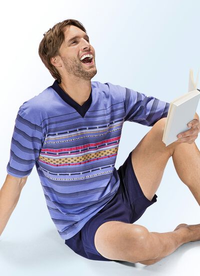 Shorty med V-ringning och tryckt motiv p&aring; framsidan 