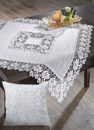 Bords- och rumsdekoration med spetsb&aring;rd 