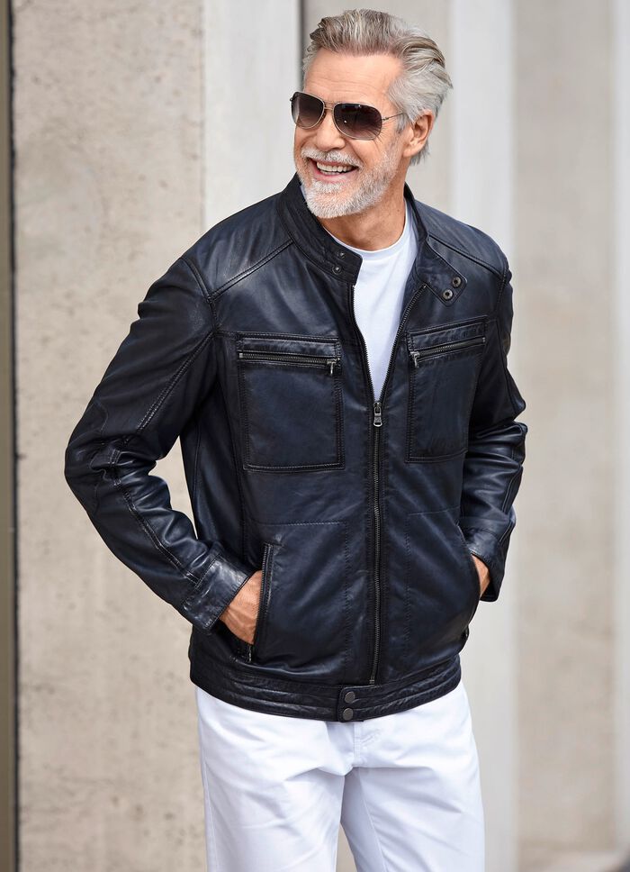 Kort skinnjacka med br&ouml;stfickor 